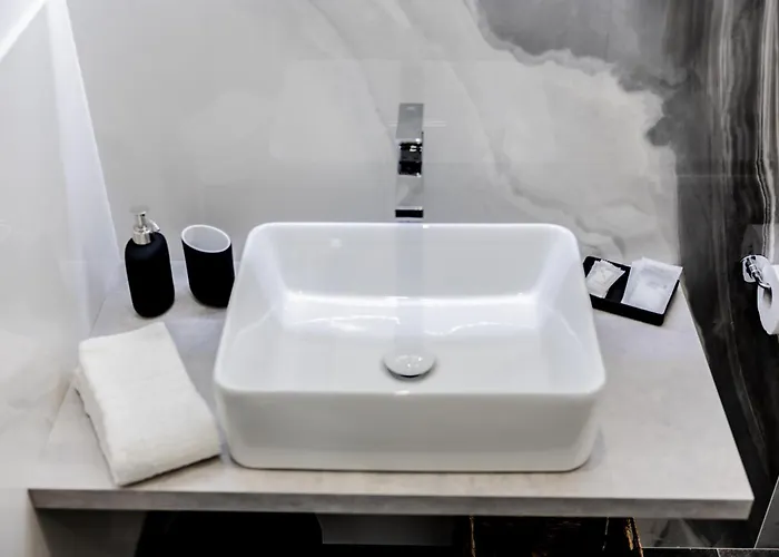 Oda ve Kahvaltı Marenda - *